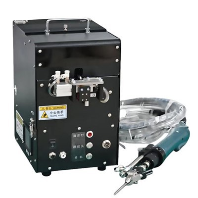 Käden ruuvimeisselikone